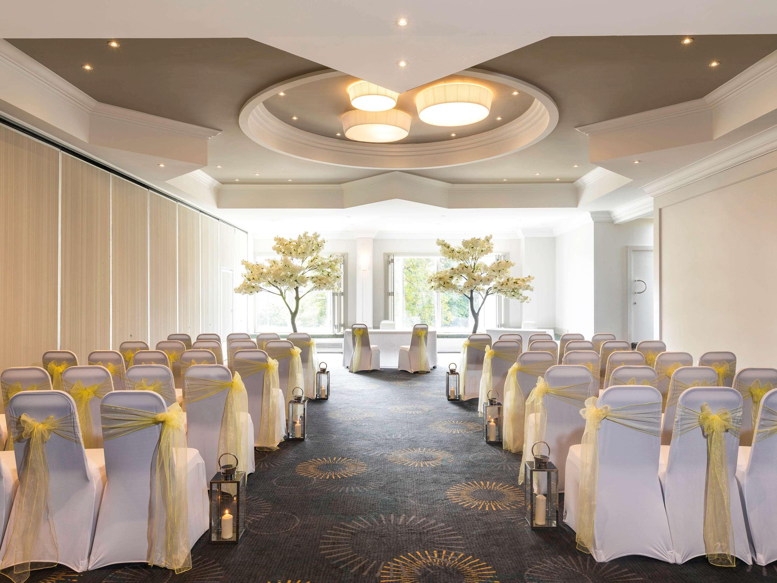 Mercure Bedford Centre Hotel Buitenkant foto