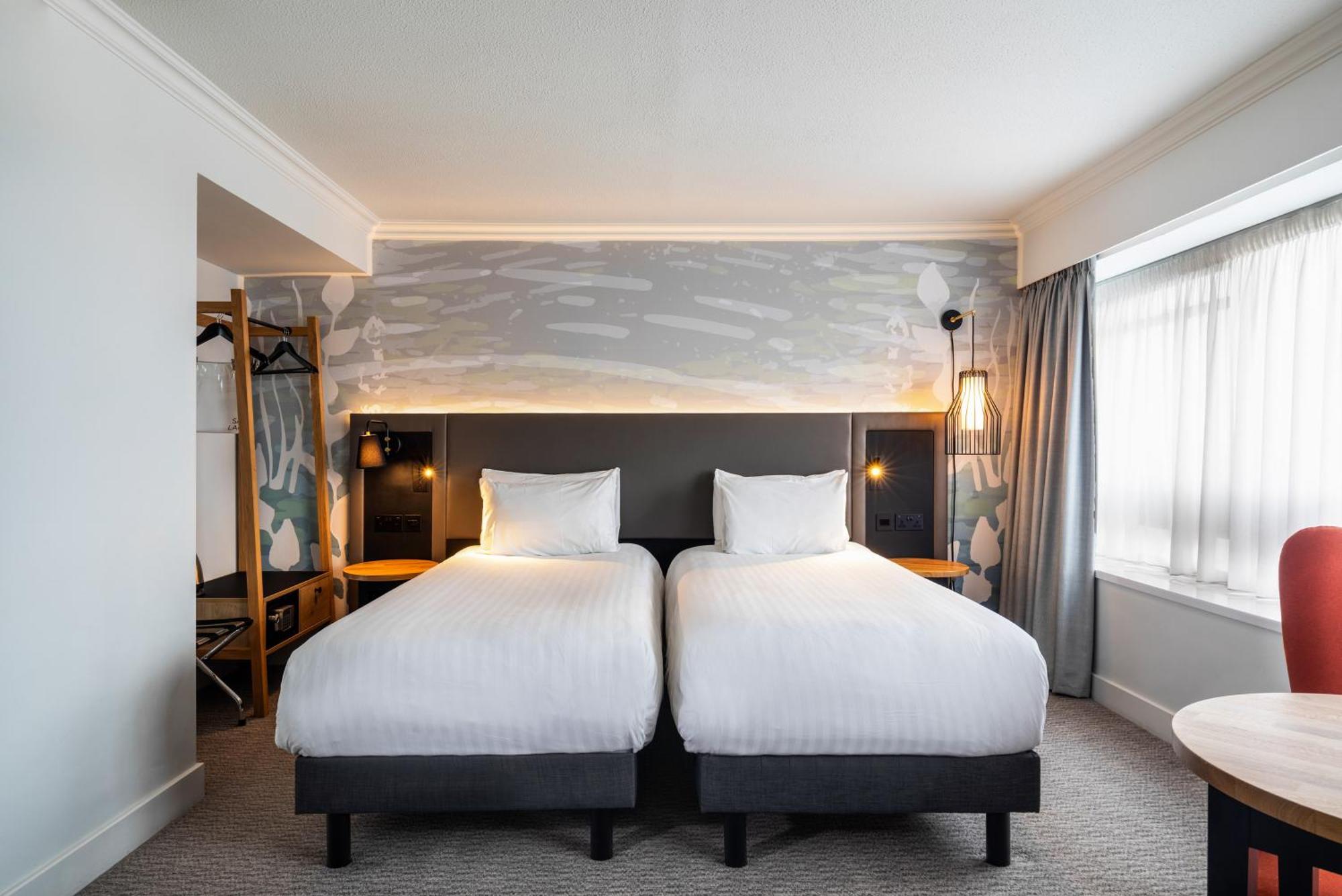 Mercure Bedford Centre Hotel Buitenkant foto