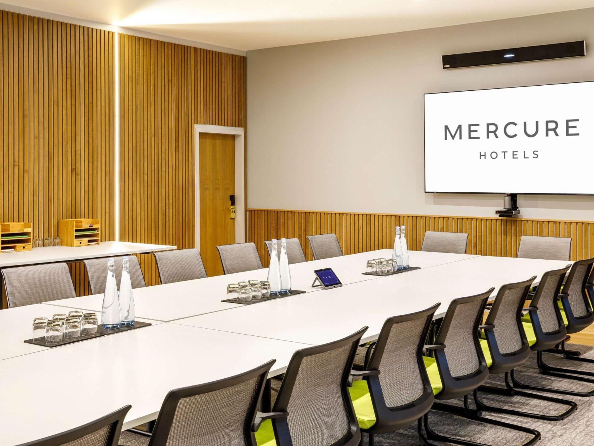 Mercure Bedford Centre Hotel Buitenkant foto