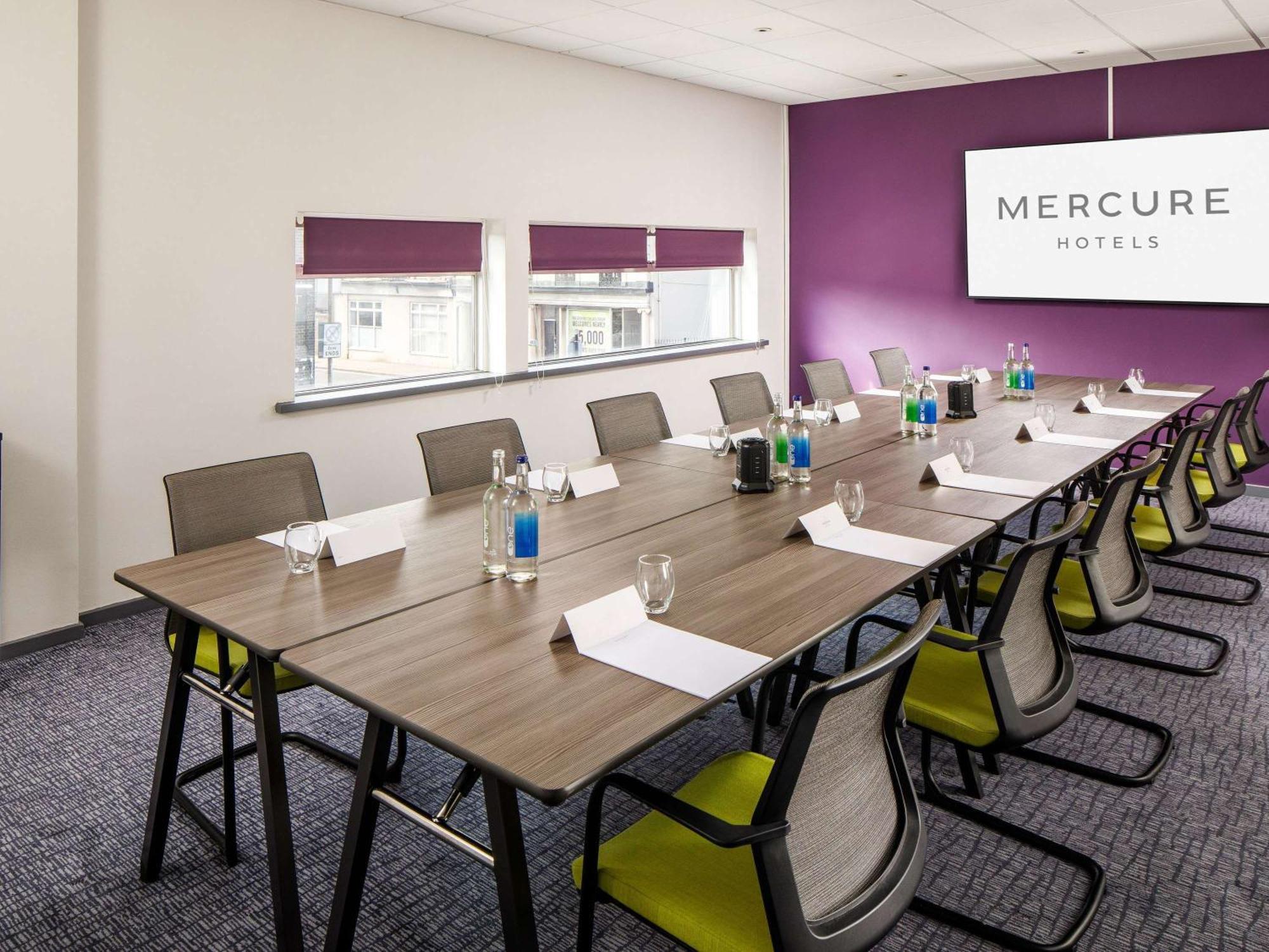 Mercure Bedford Centre Hotel Buitenkant foto