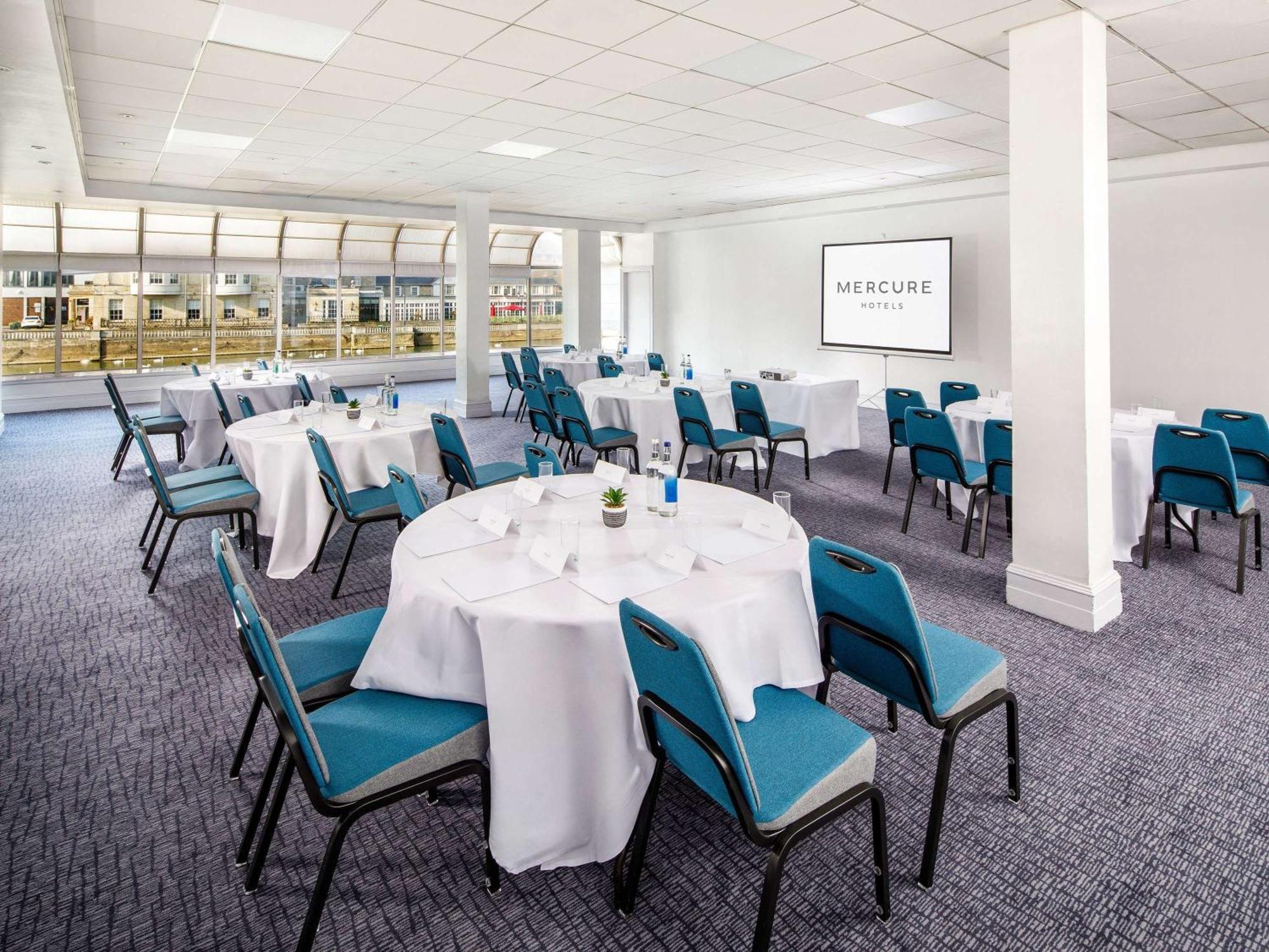 Mercure Bedford Centre Hotel Buitenkant foto
