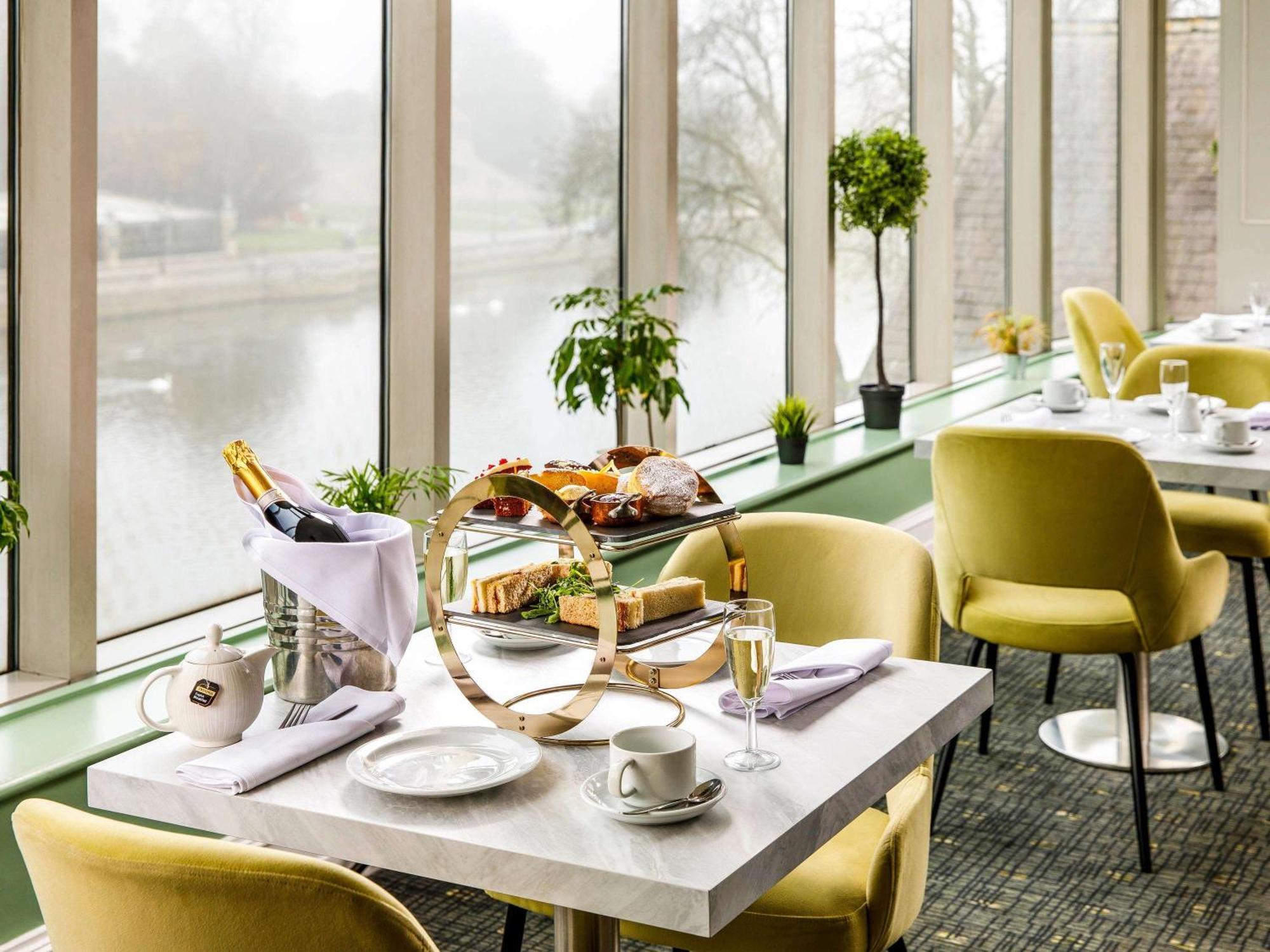 Mercure Bedford Centre Hotel Buitenkant foto