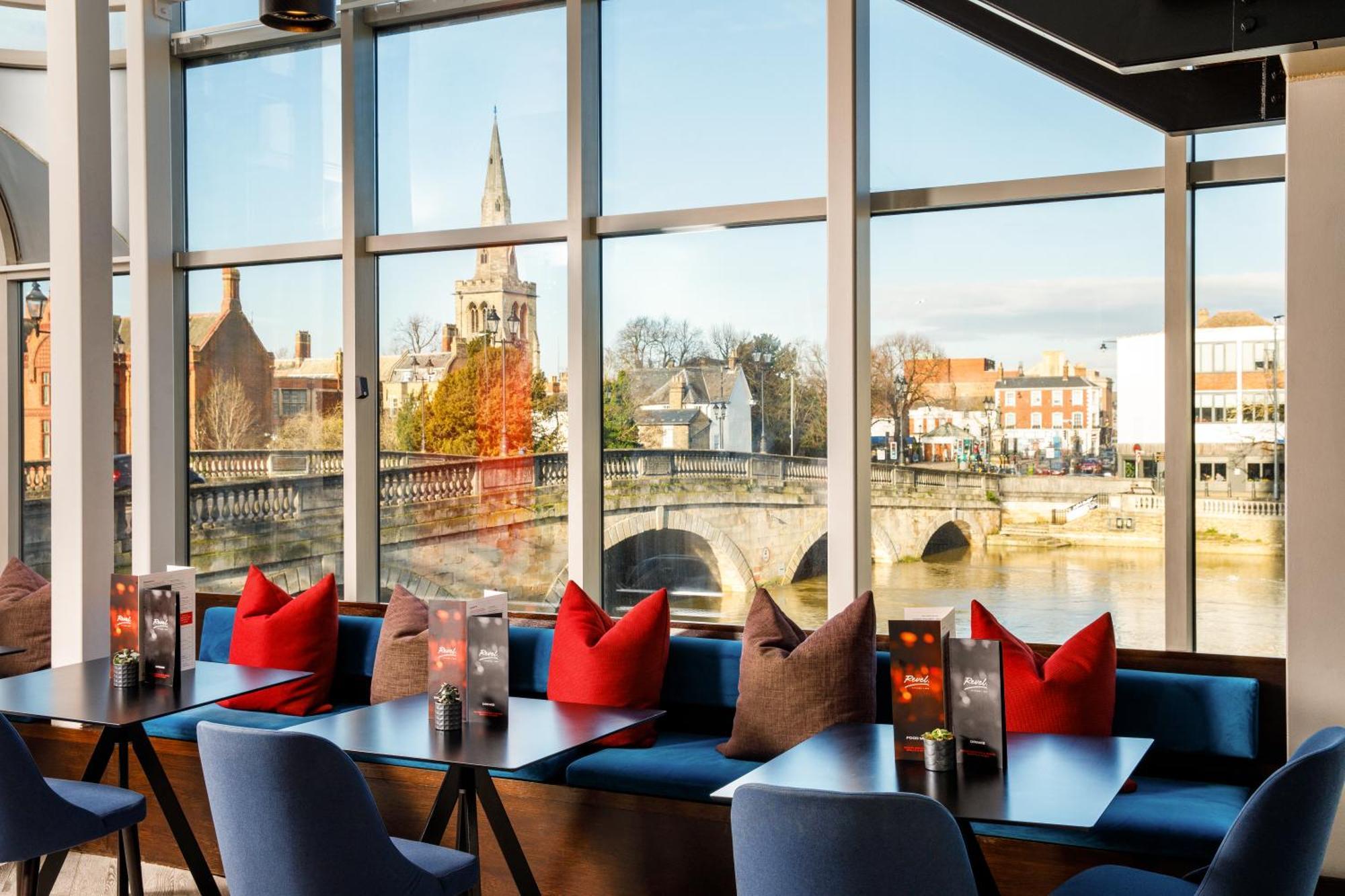 Mercure Bedford Centre Hotel Buitenkant foto