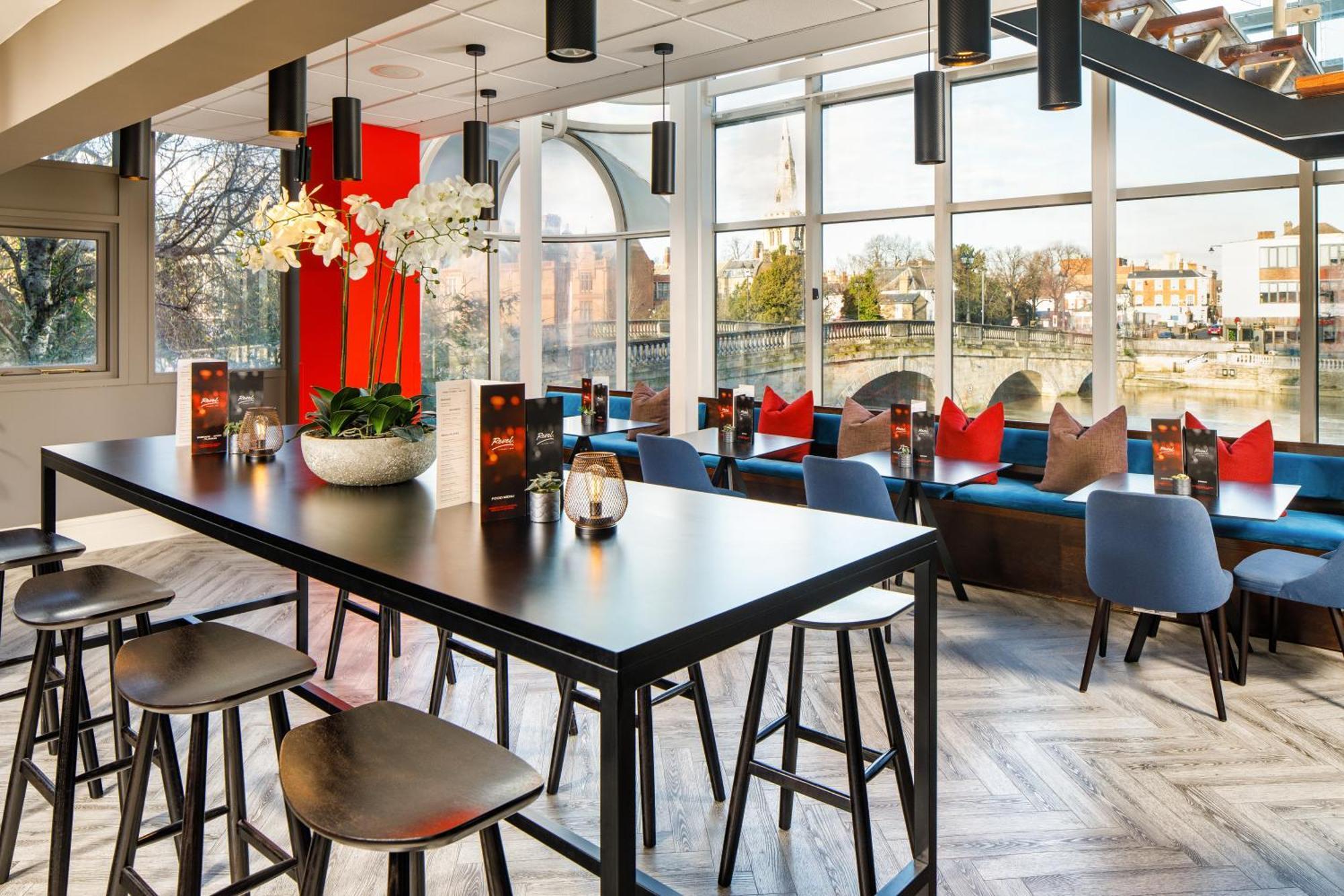 Mercure Bedford Centre Hotel Buitenkant foto