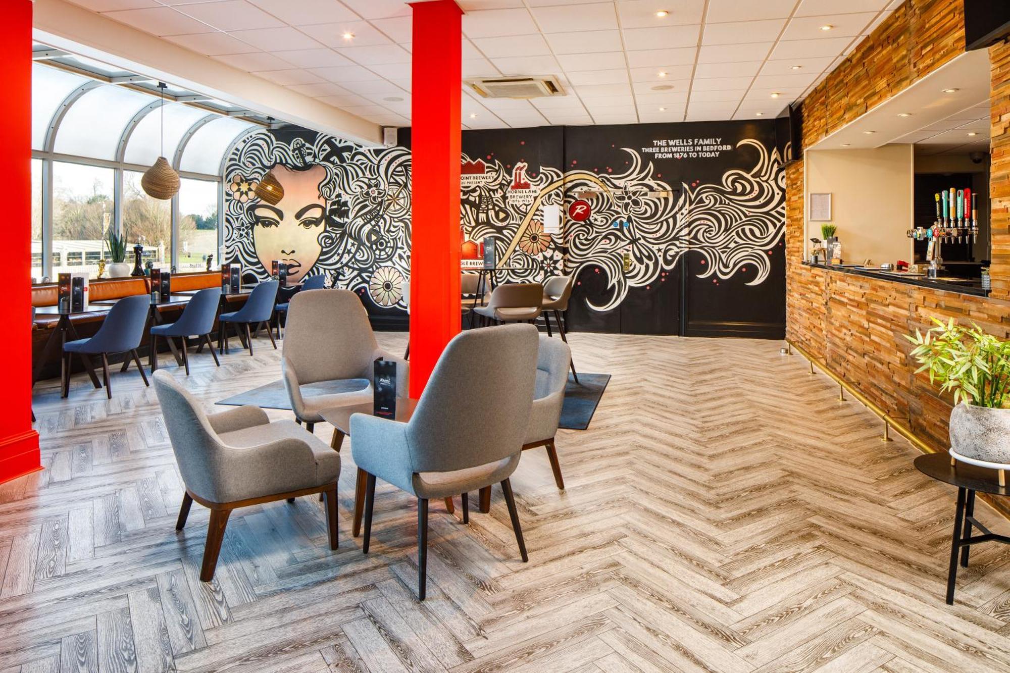Mercure Bedford Centre Hotel Buitenkant foto